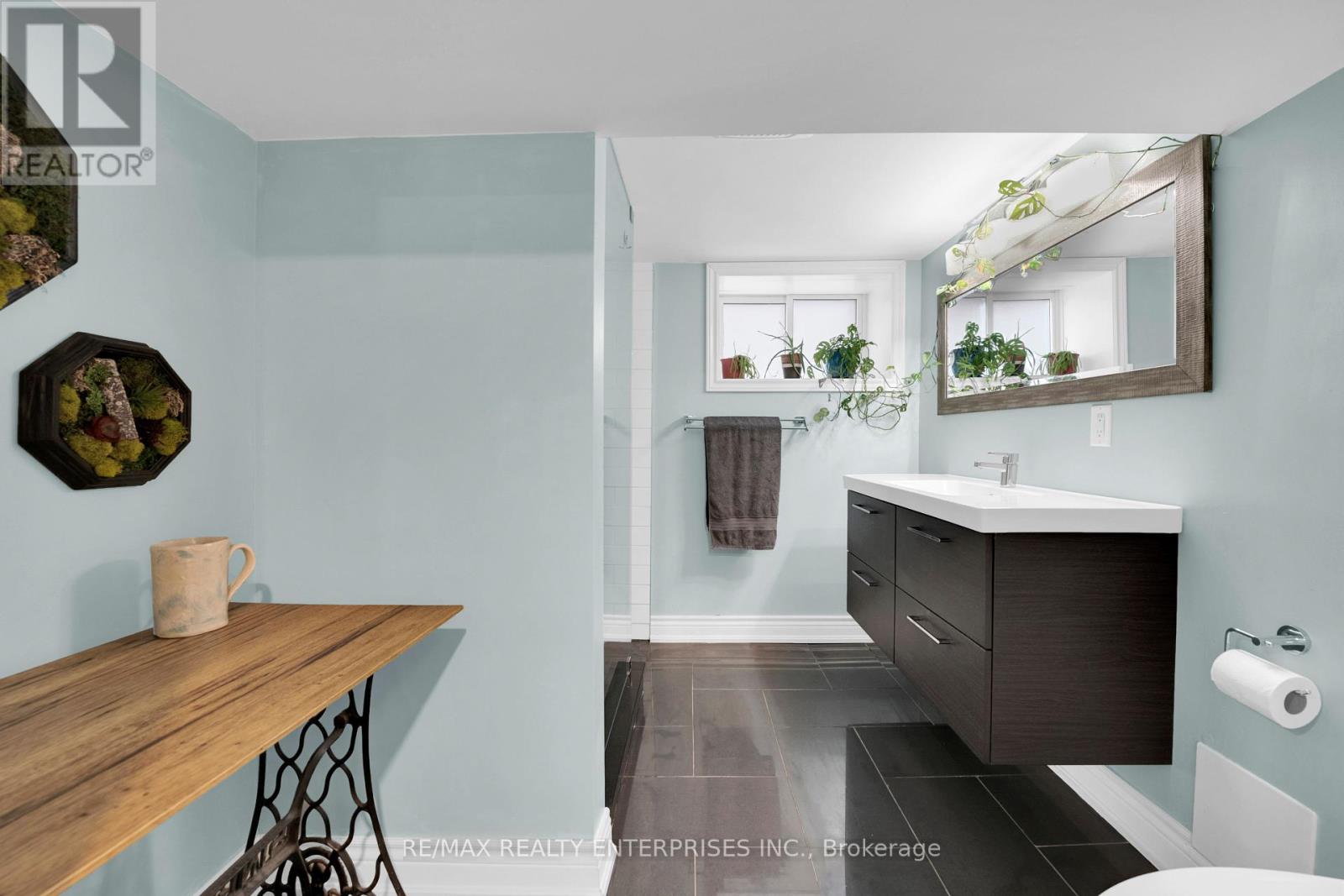 Photo 19 of 67 Kensington Avenue S, Hamilton ON
