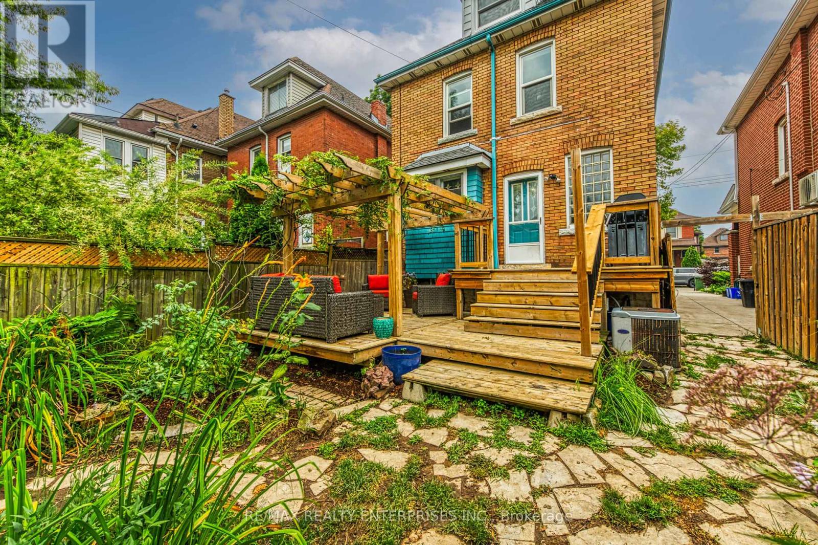 Photo 40 of 67 Kensington Avenue S, Hamilton ON