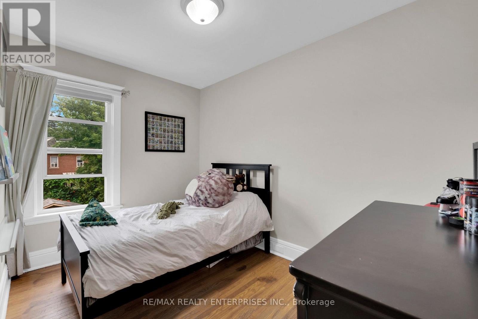 Photo 13 of 67 Kensington Avenue S, Hamilton ON