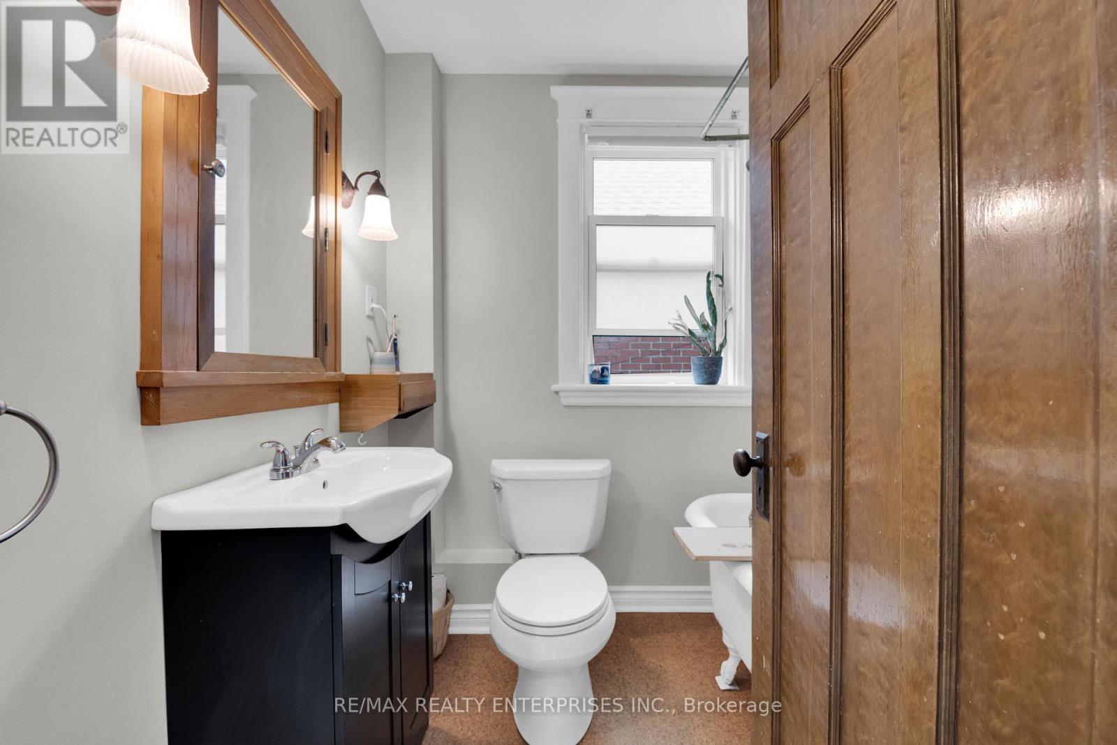 Photo 47 of 67 Kensington Avenue S, Hamilton ON