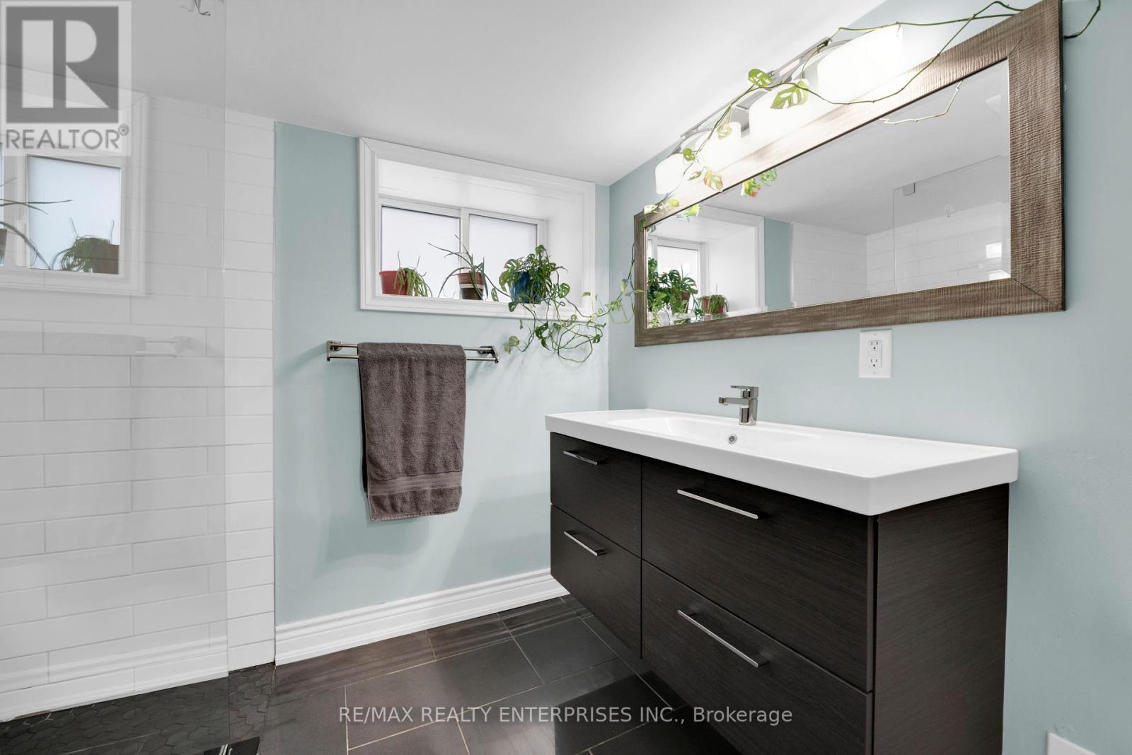 Photo 30 of 67 Kensington Avenue S, Hamilton ON
