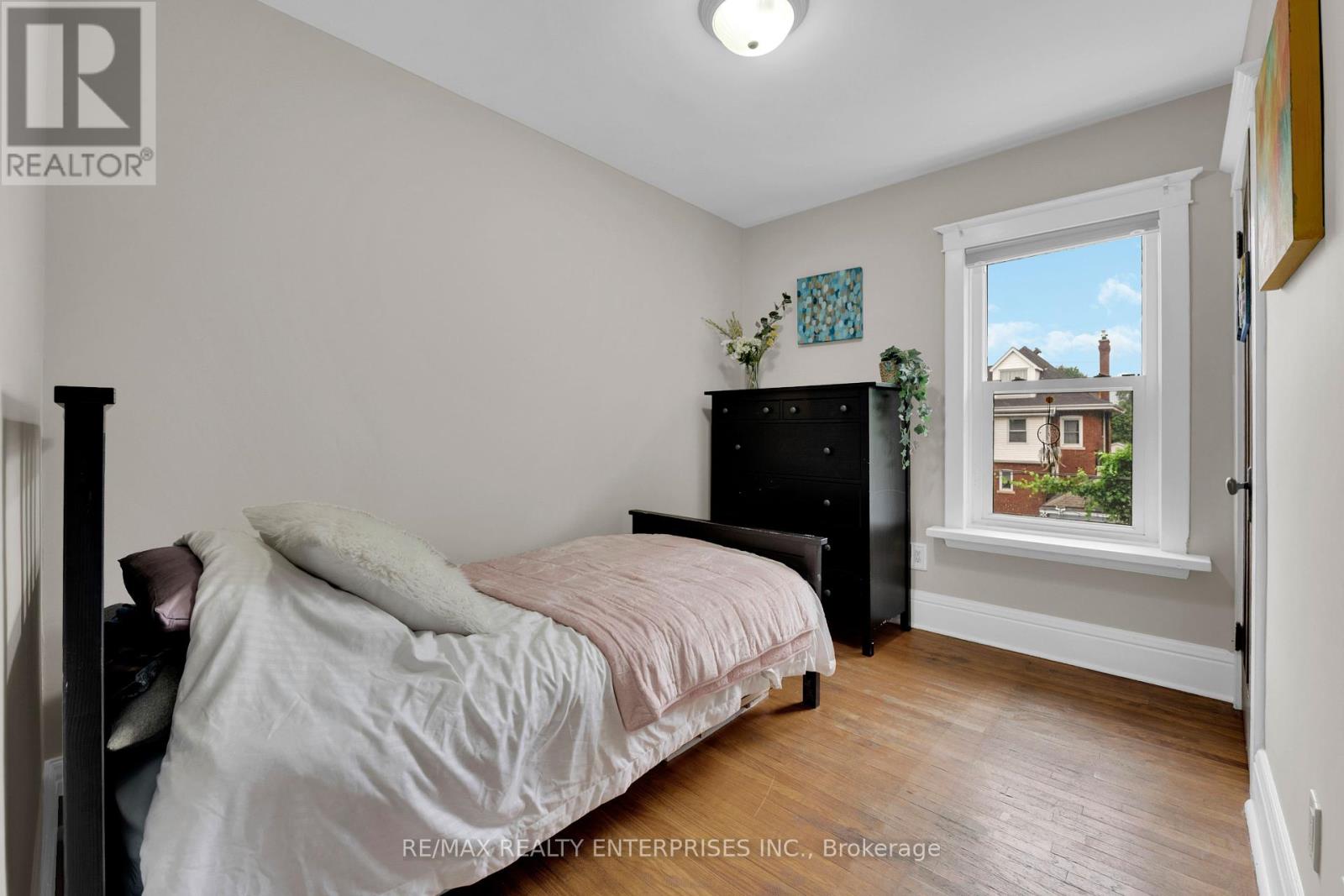 Photo 14 of 67 Kensington Avenue S, Hamilton ON