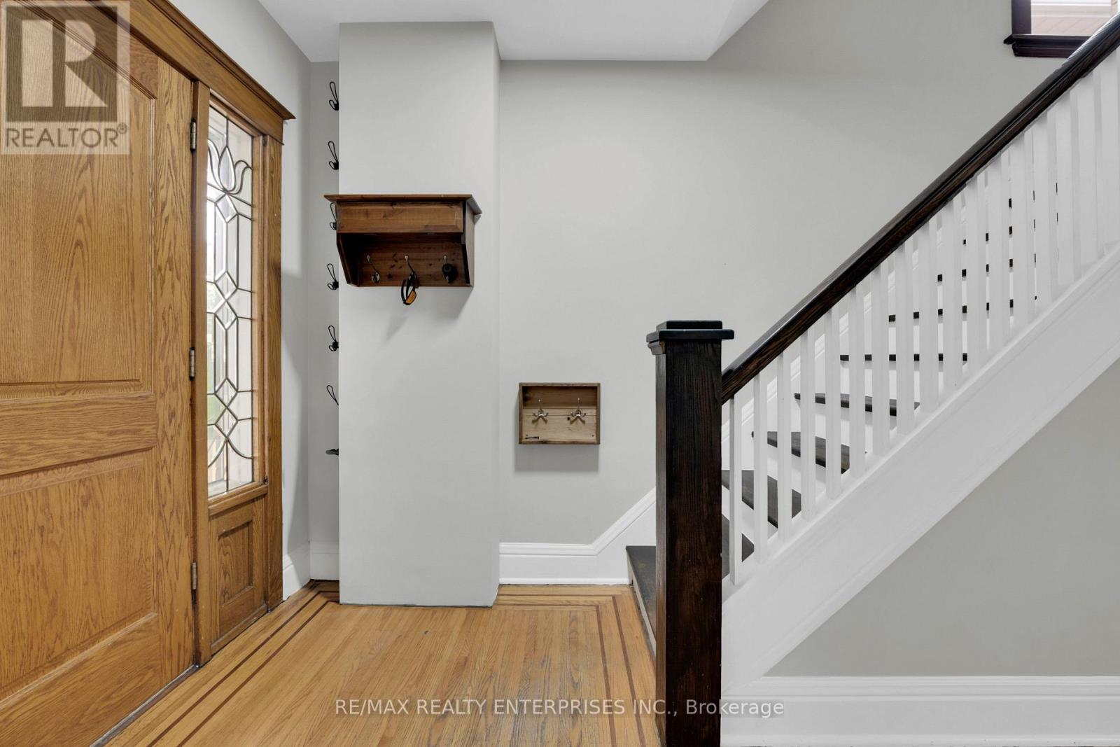 Photo 8 of 67 Kensington Avenue S, Hamilton ON