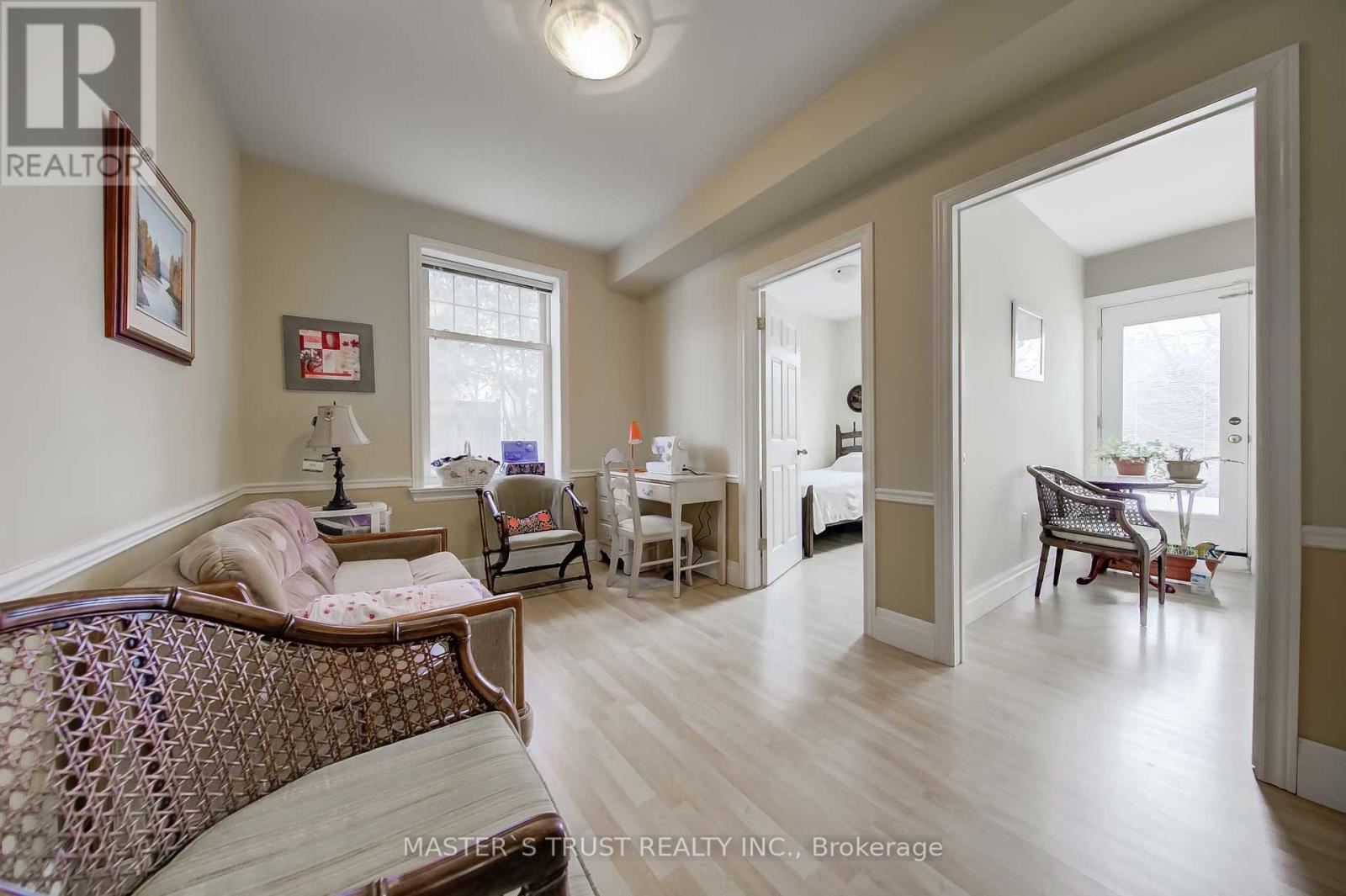 Photo 10 of 73 Babcombe Drive, Markham ON