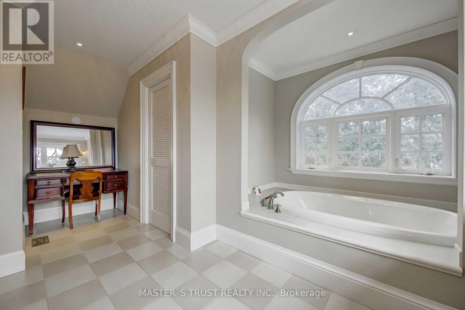 Photo 13 of 73 Babcombe Drive, Markham ON