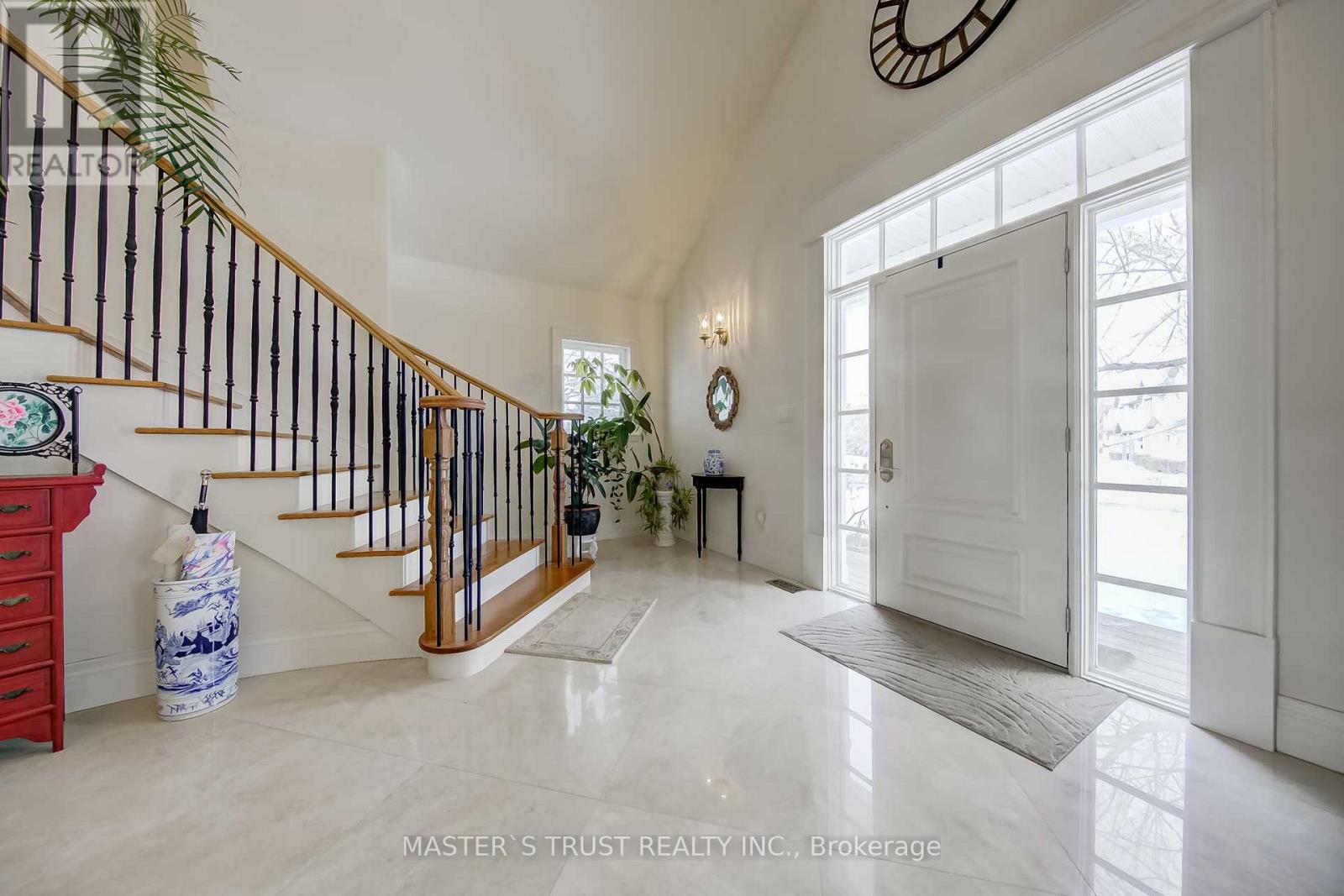 Photo 3 of 73 Babcombe Drive, Markham ON