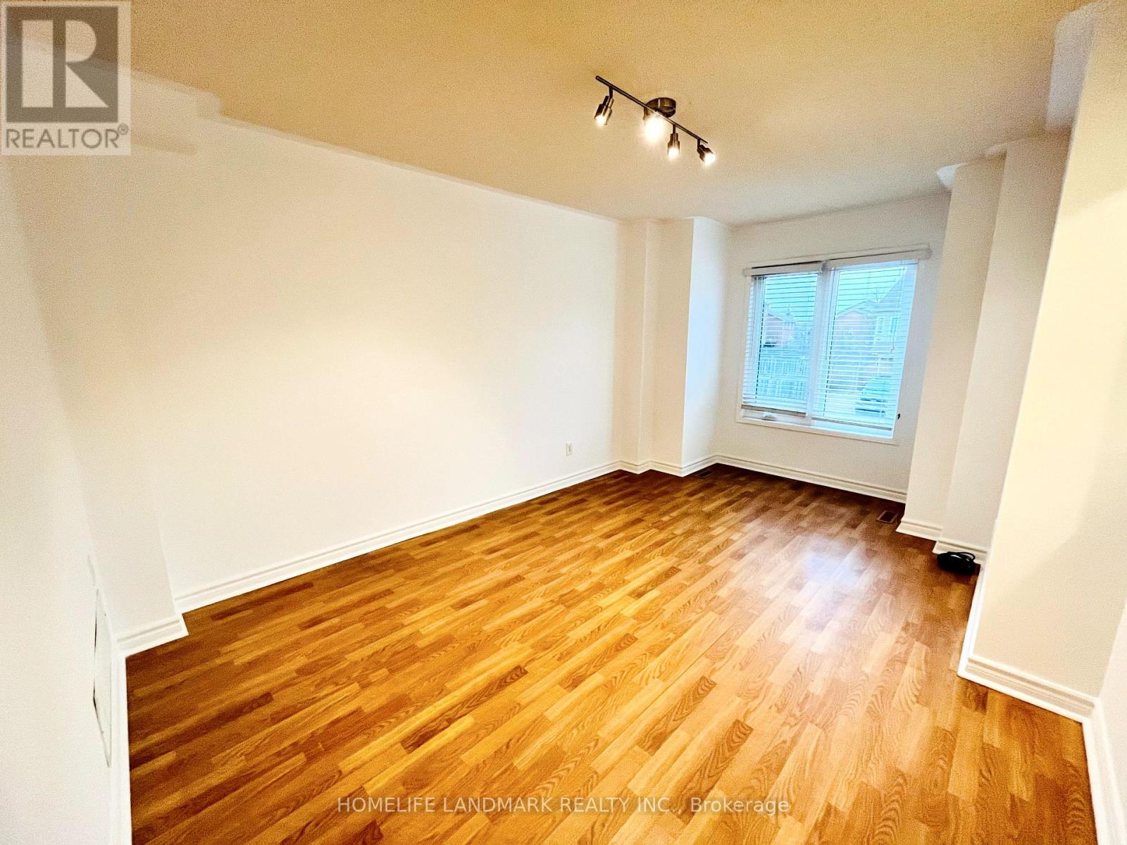 Photo 10 of 65 Kelso Crescent, Vaughan ON