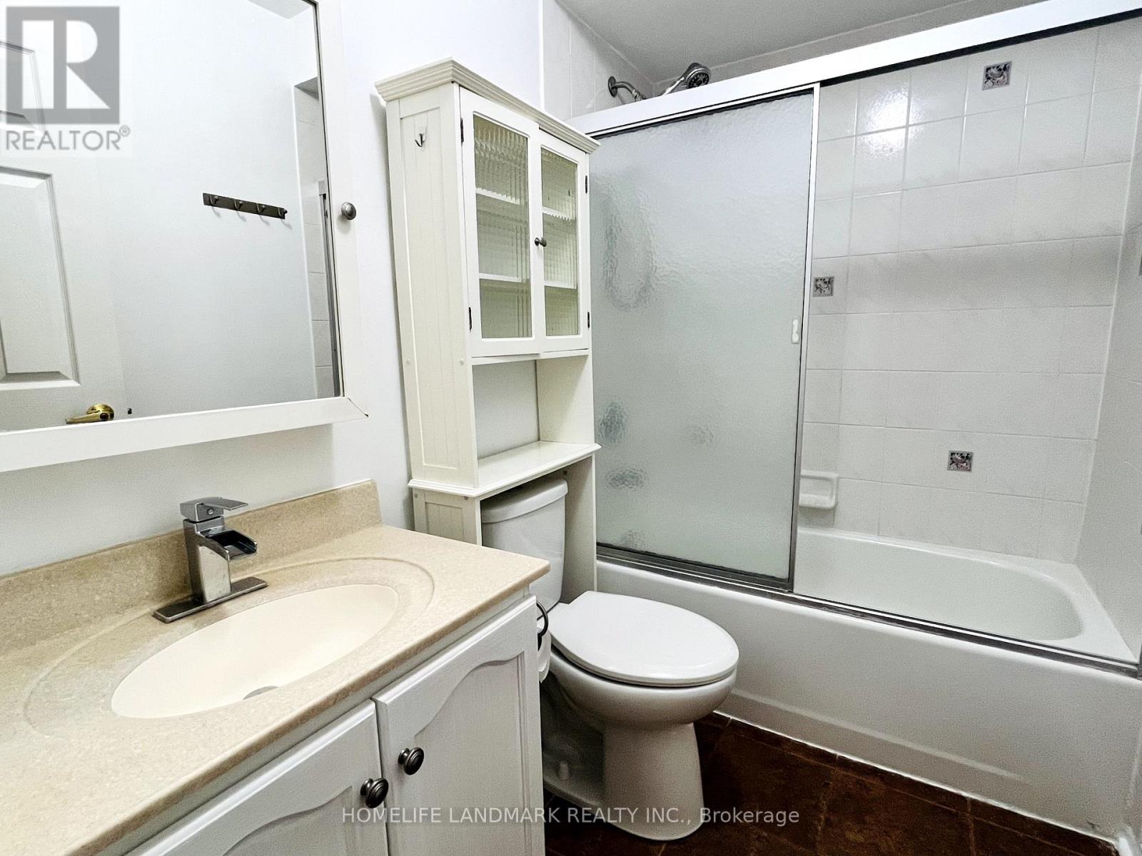 Photo 5 of 65 Kelso Crescent, Vaughan ON