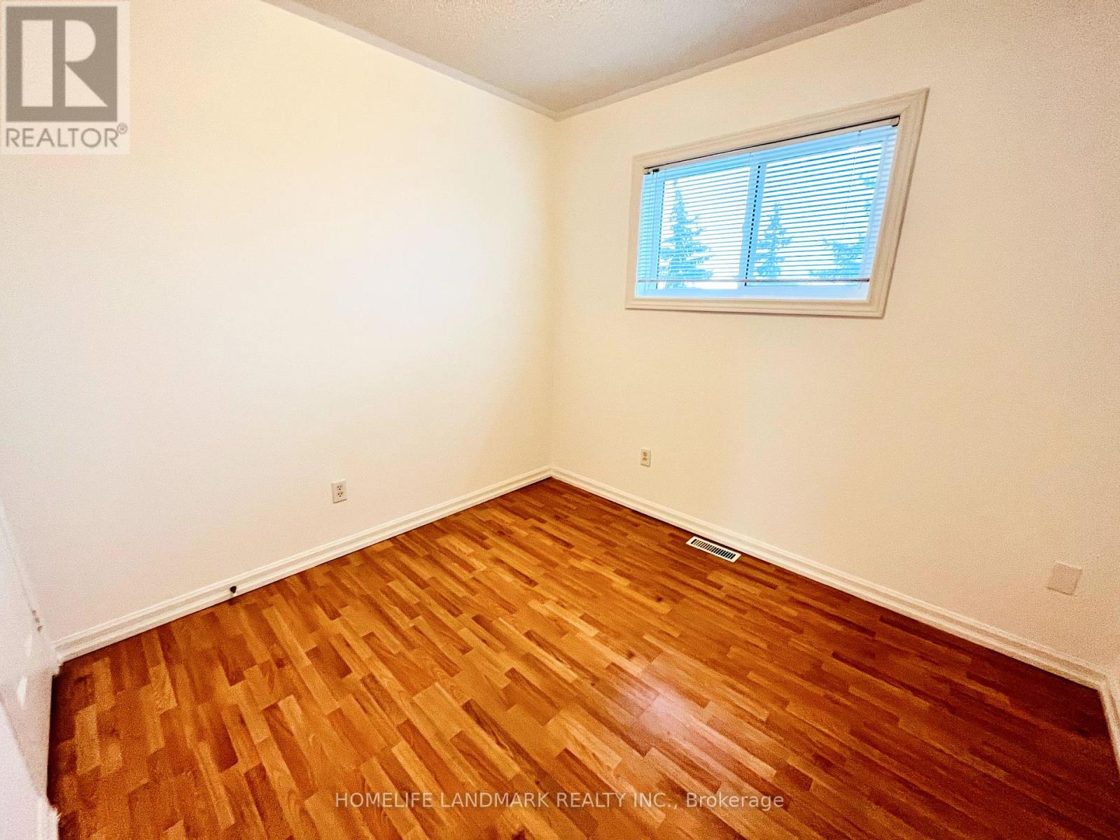 Photo 8 of 65 Kelso Crescent, Vaughan ON