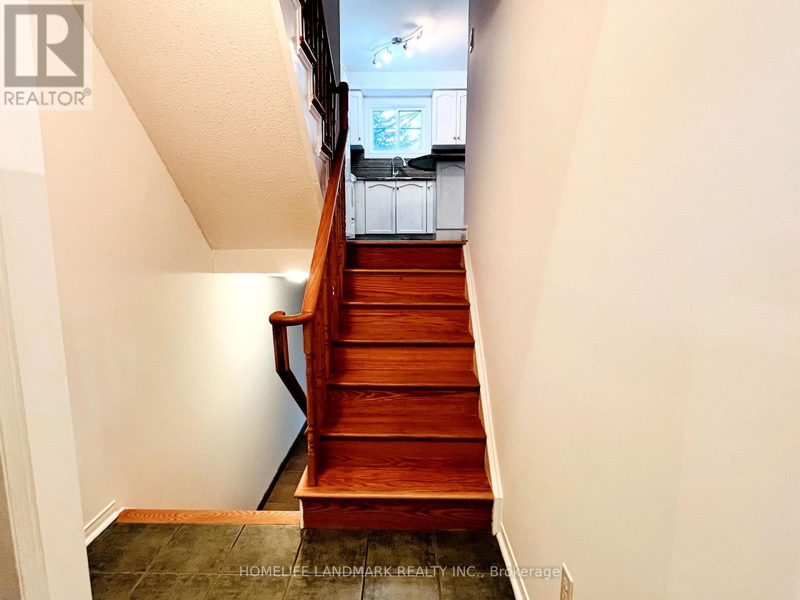 Photo 9 of 65 Kelso Crescent, Vaughan ON