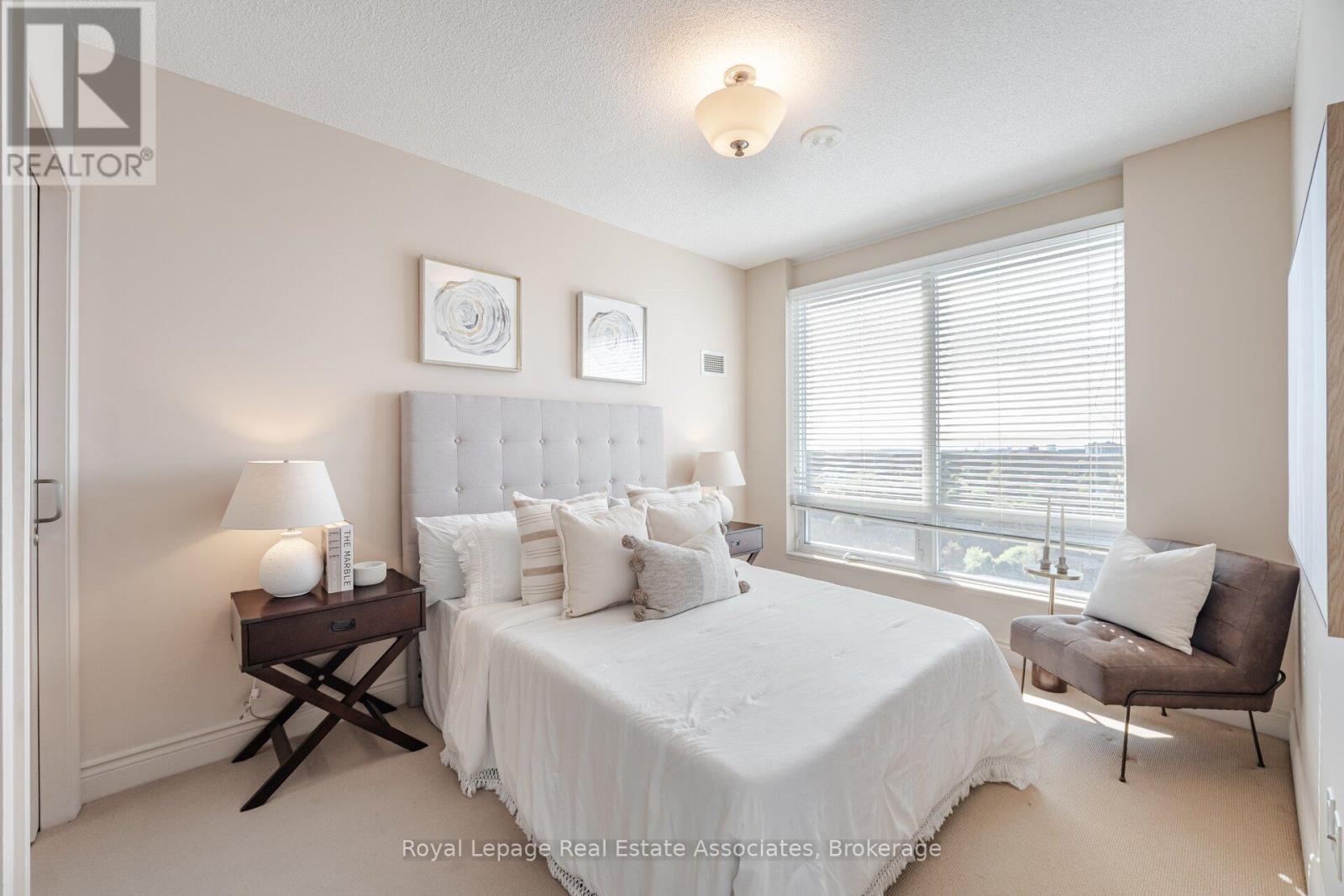 Photo 1 of 1704 1665 The Collegeway, Mississauga ON