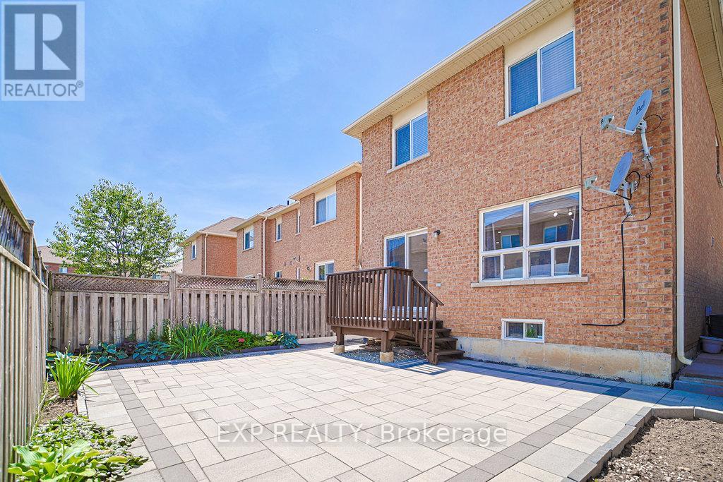 Photo 4 of 36 Olivett Lane, Brampton ON