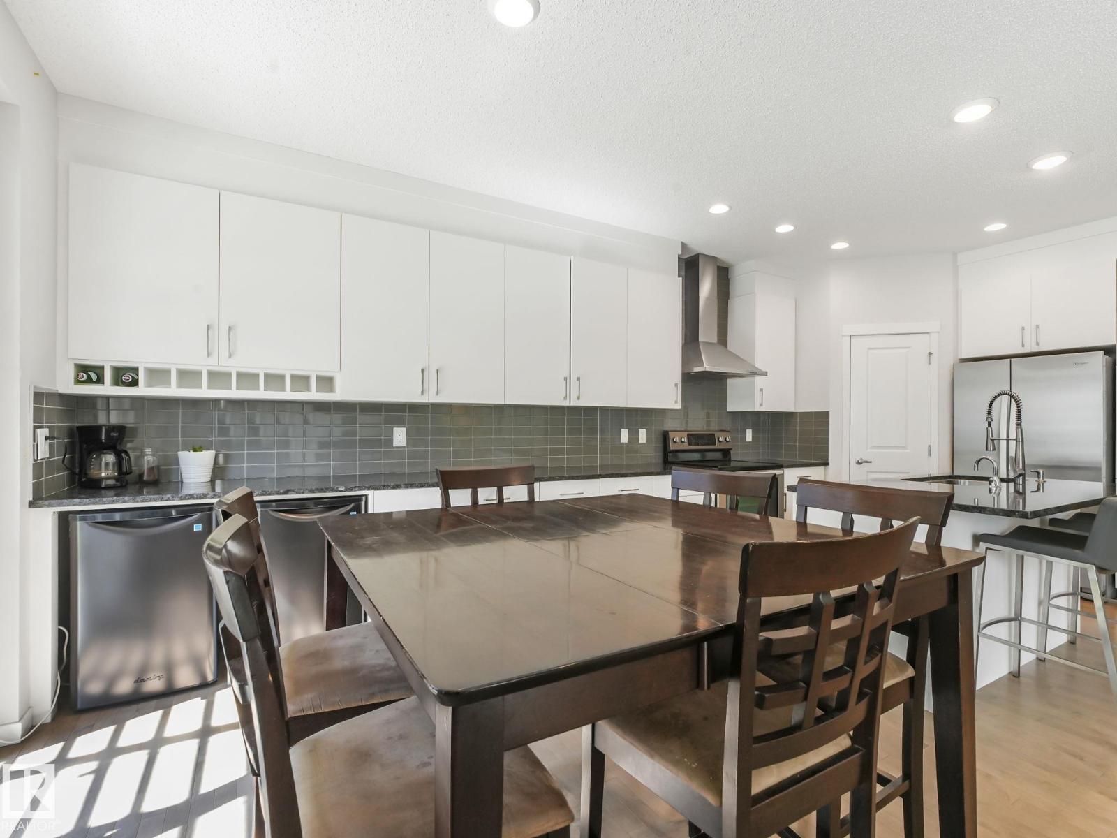 Photo 10 of 6107 175 Av Nw, Edmonton AB