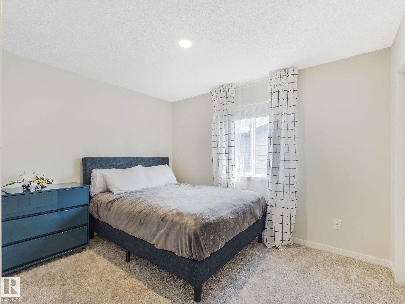 Photo 5 of 6107 175 Av Nw, Edmonton AB