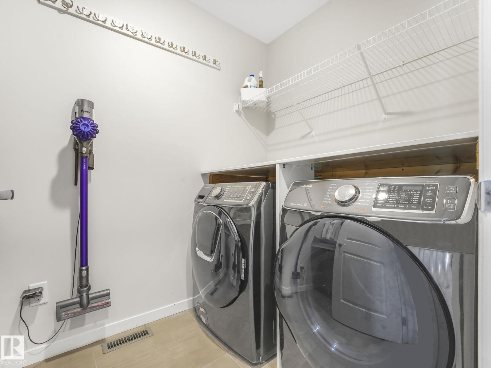 Photo 9 of 6107 175 Av Nw, Edmonton AB