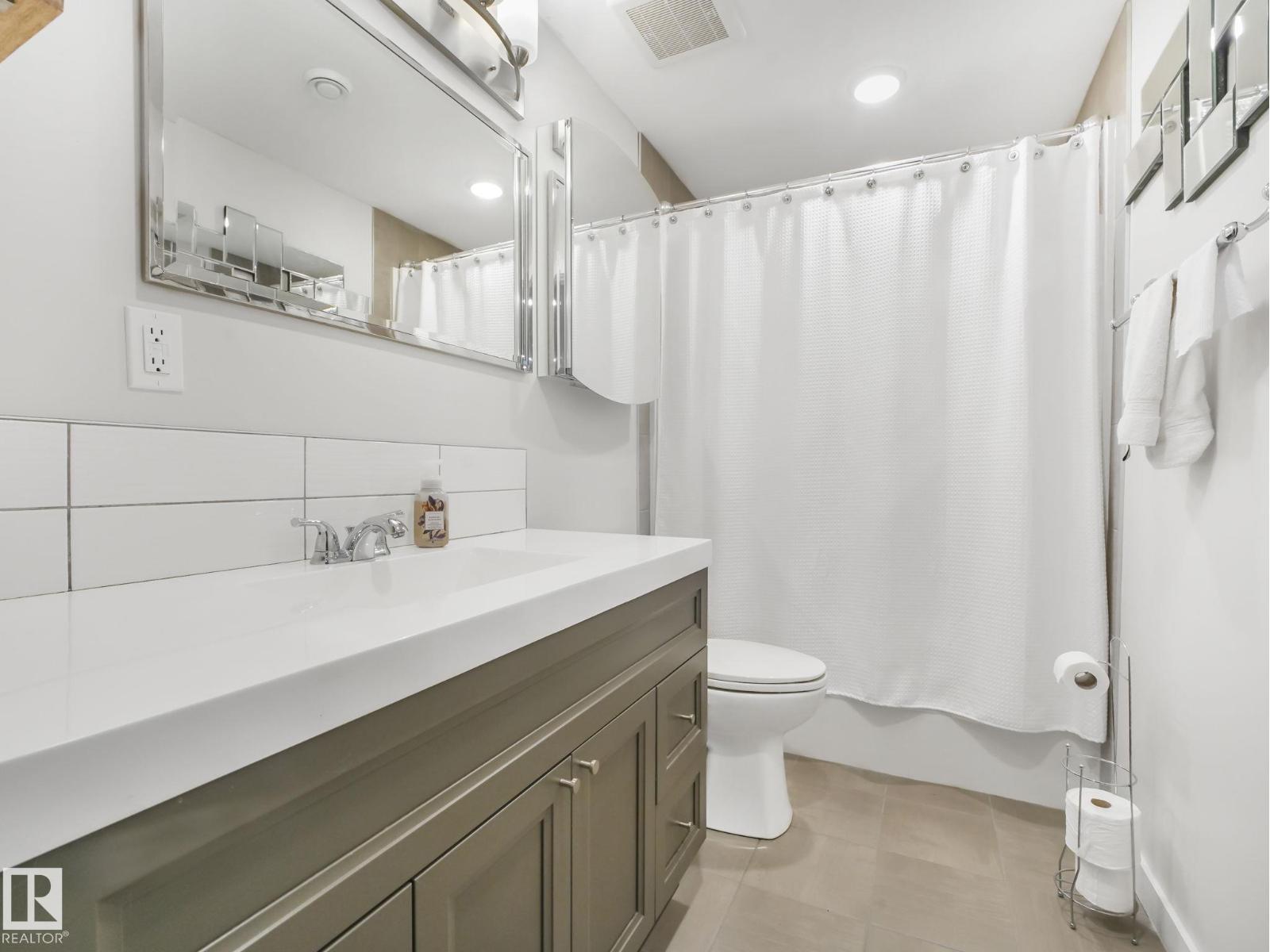 Photo 4 of 6107 175 Av Nw, Edmonton AB