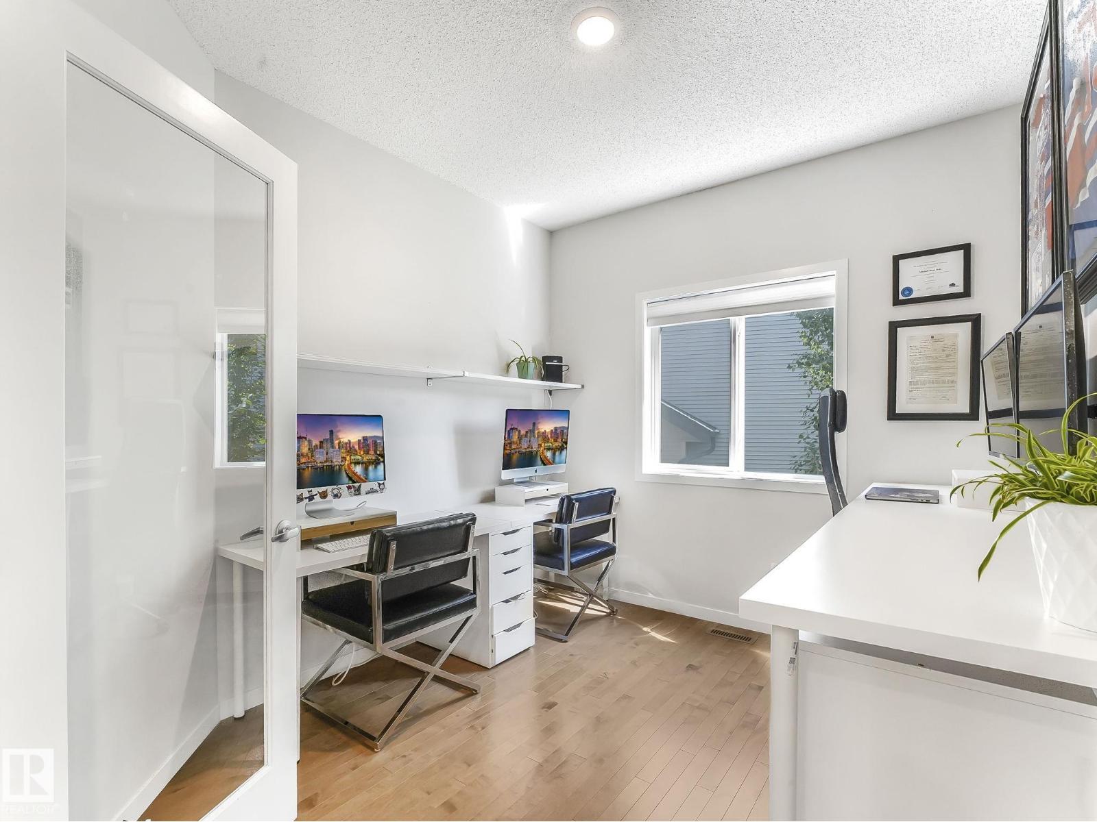 Photo 3 of 6107 175 Av Nw, Edmonton AB