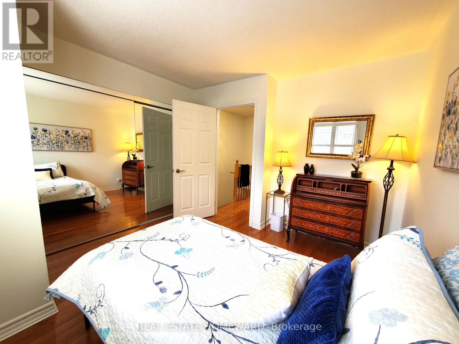 Photo 4 of 257 Milan Street, Toronto ON