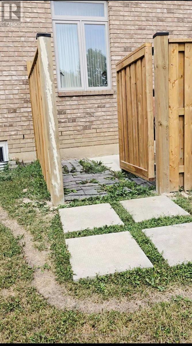 Photo 5 of 147 Bocelli Crescent, Hamilton ON