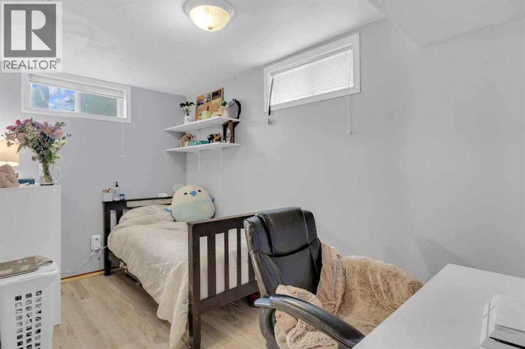 Photo 3 of 10 45 Streetcrescent, Sylvan Lake AB