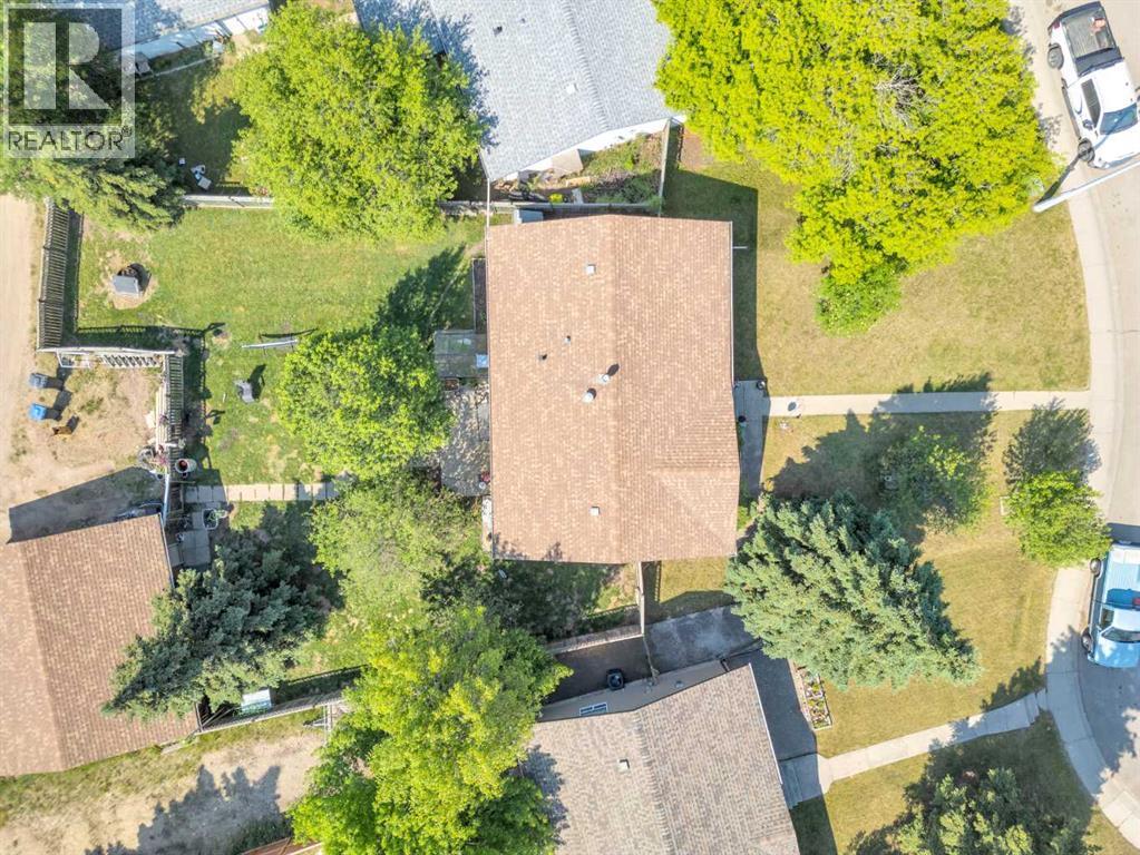 Photo 9 of 10 45 Streetcrescent, Sylvan Lake AB