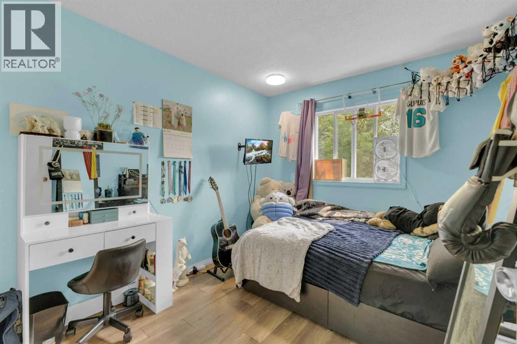 Photo 21 of 10 45 Streetcrescent, Sylvan Lake AB
