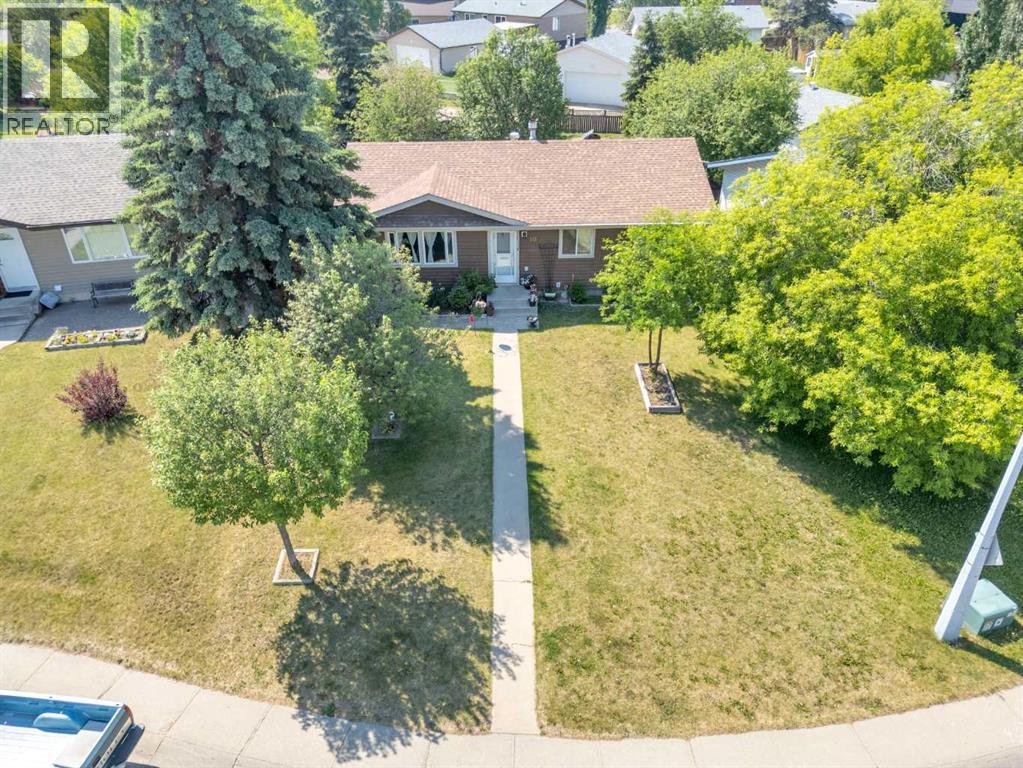 Photo 25 of 10 45 Streetcrescent, Sylvan Lake AB