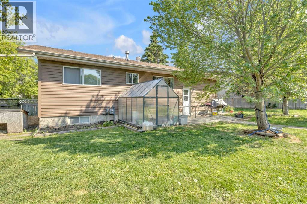 Photo 17 of 10 45 Streetcrescent, Sylvan Lake AB