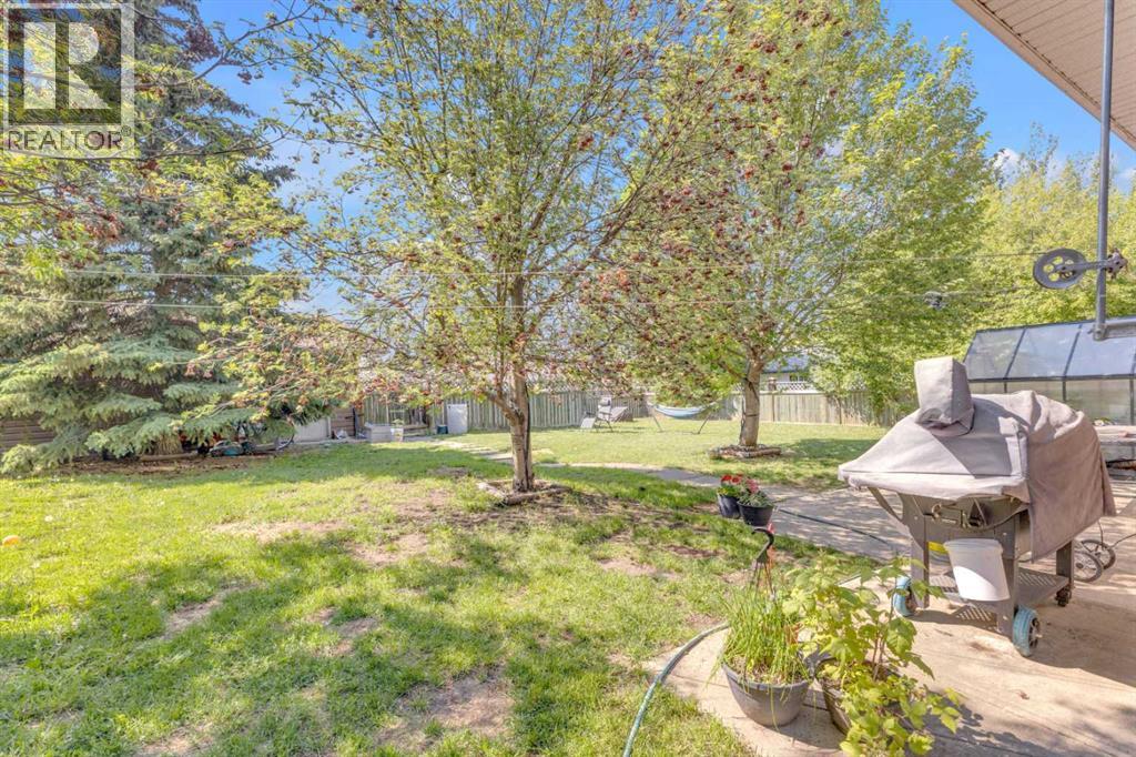 Photo 14 of 10 45 Streetcrescent, Sylvan Lake AB