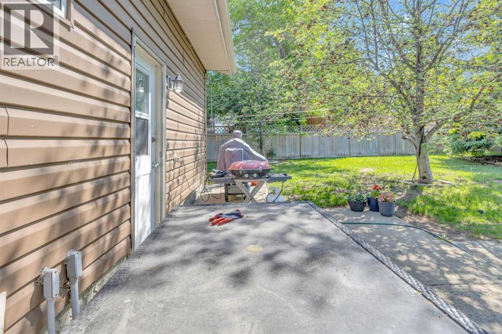 Photo 6 of 10 45 Streetcrescent, Sylvan Lake AB