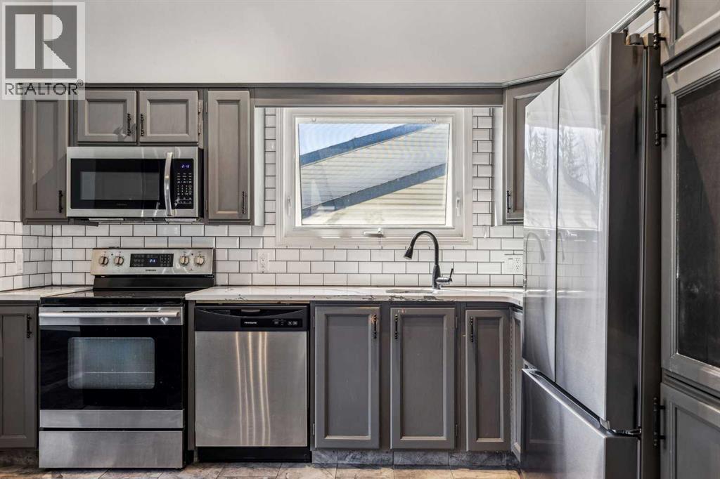 Single Family House 4 Level for Sale in  Hawkley Valley Road NW Hawkwood Calgary 