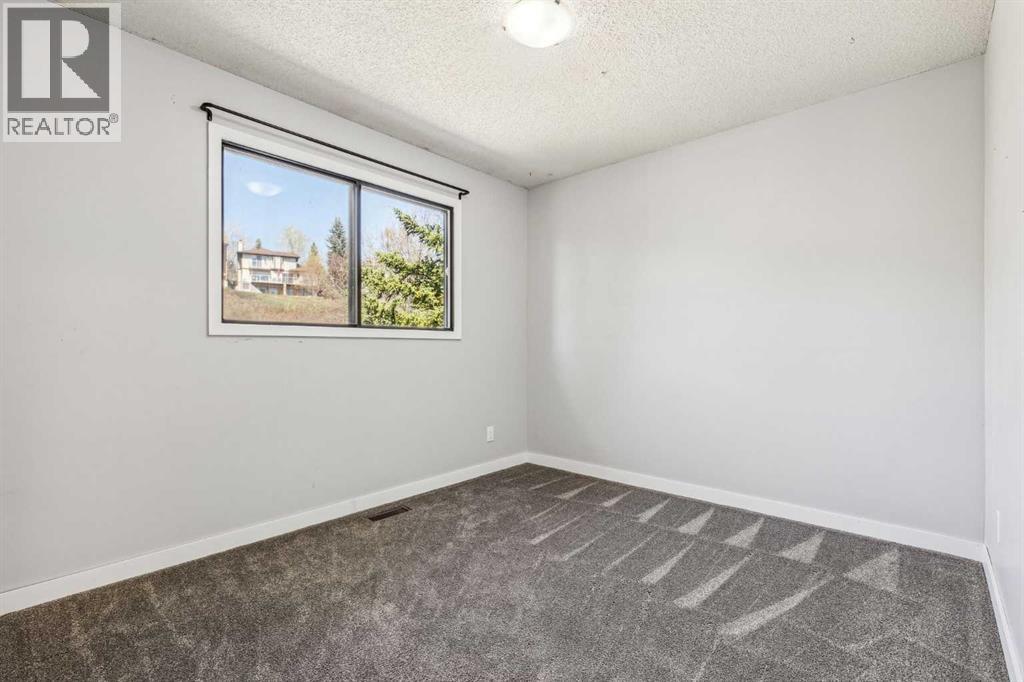 Single Family House 4 Level for Sale in  Hawkley Valley Road NW Hawkwood Calgary 