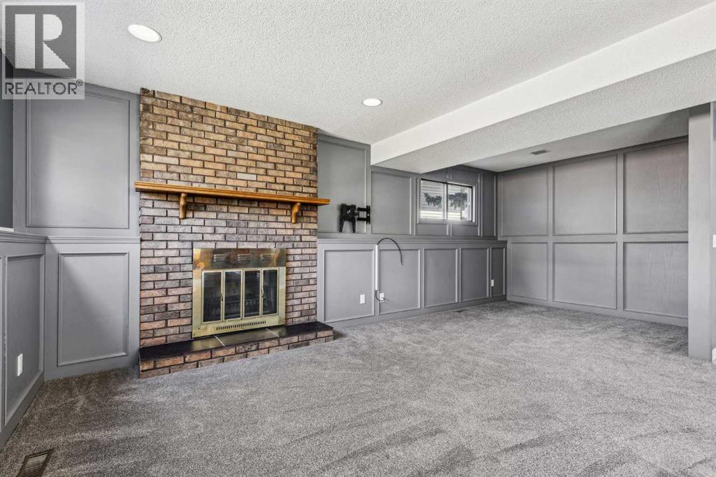 Single Family House 4 Level for Sale in  Hawkley Valley Road NW Hawkwood Calgary 