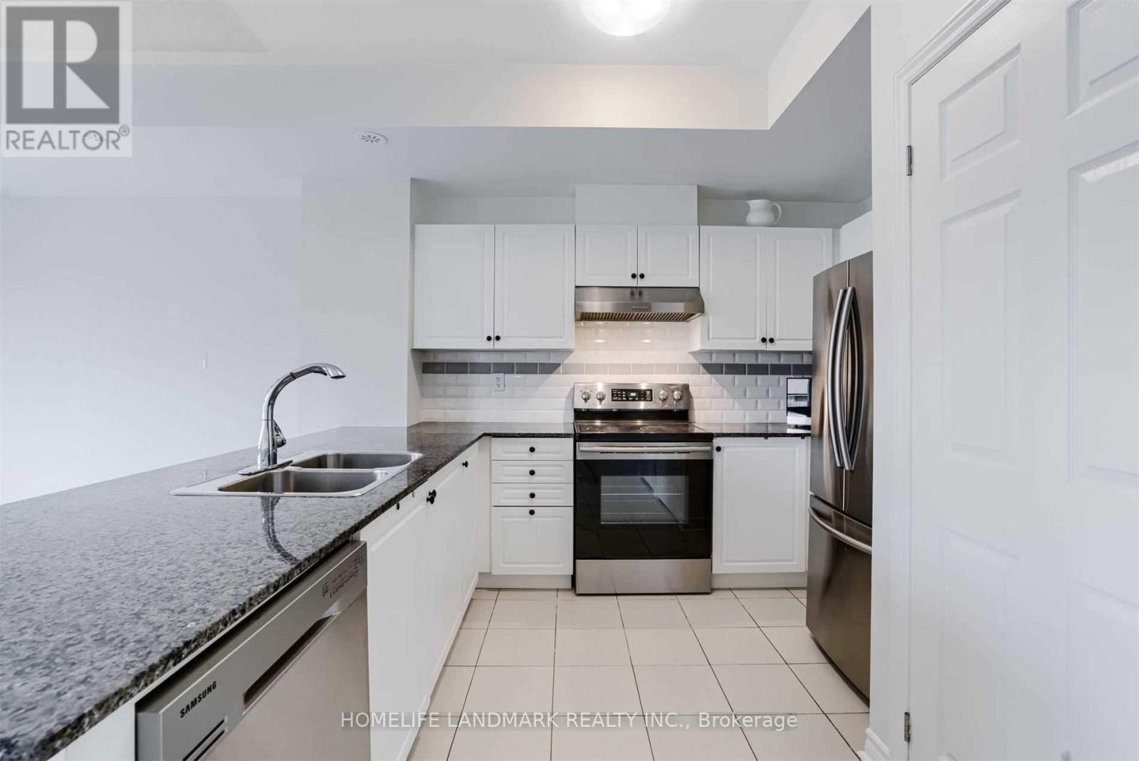Photo 3 of 8 04 2420 Baronwood Drive, Oakville ON