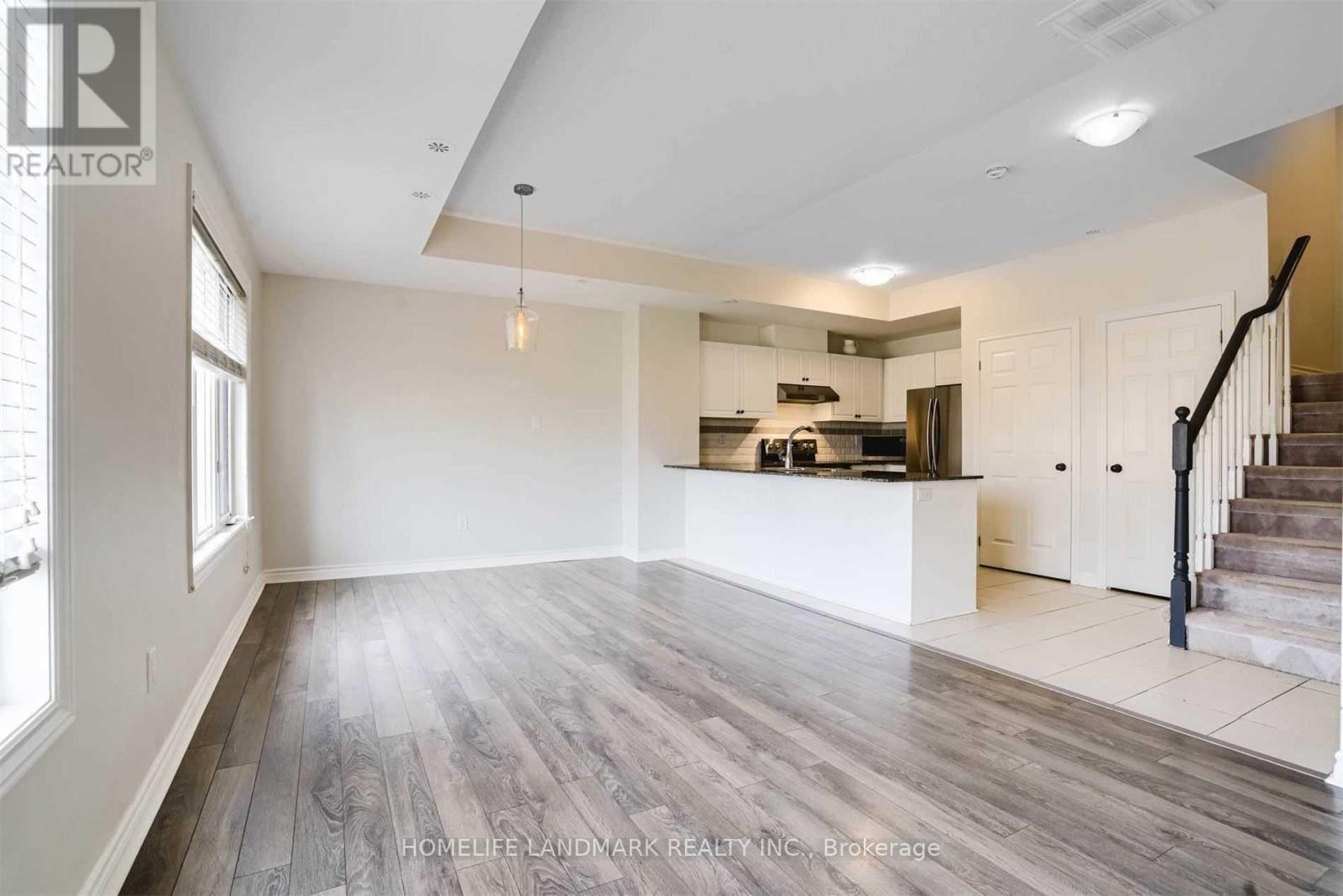 Photo 6 of 8 04 2420 Baronwood Drive, Oakville ON