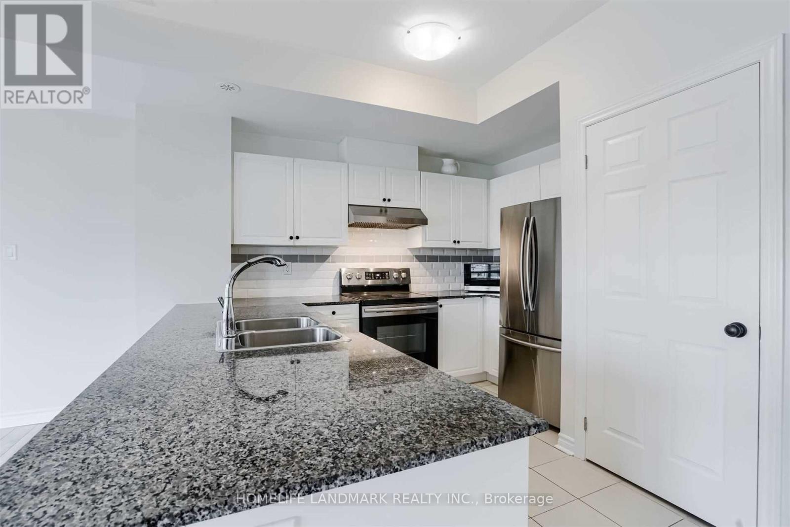 Photo 11 of 8 04 2420 Baronwood Drive, Oakville ON