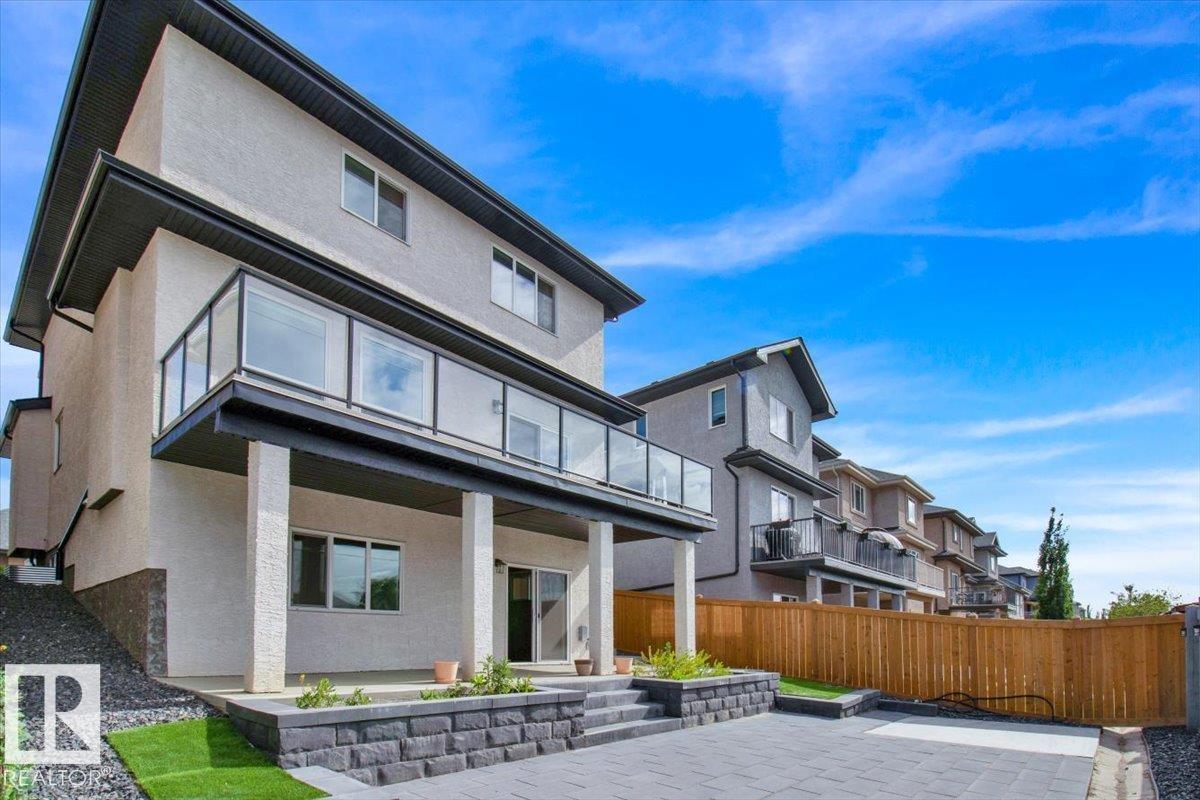 Photo 2 of 9327 181 Av Nw, Edmonton AB