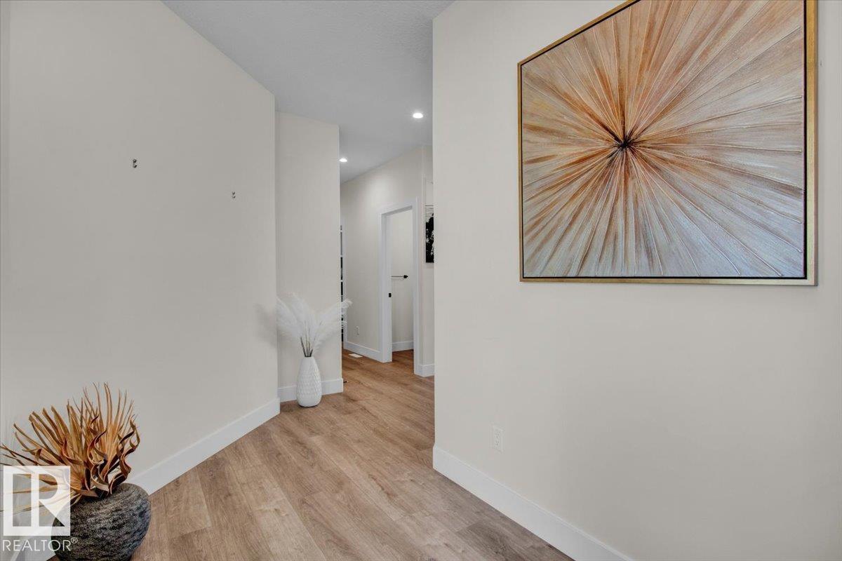 Photo 8 of 9327 181 Av Nw, Edmonton AB