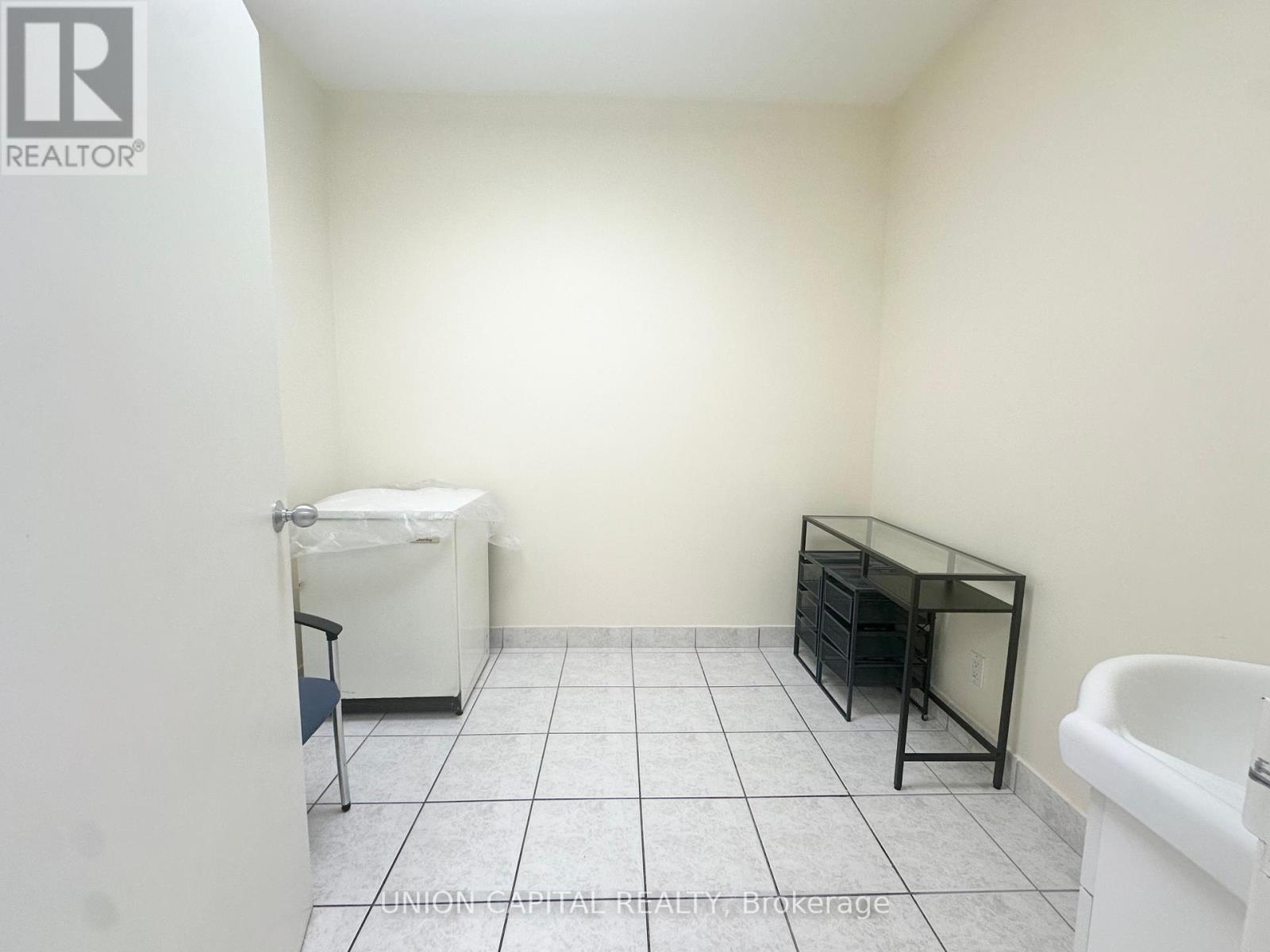 Photo 3 of 2811 Eglinton Avenue E, Toronto ON