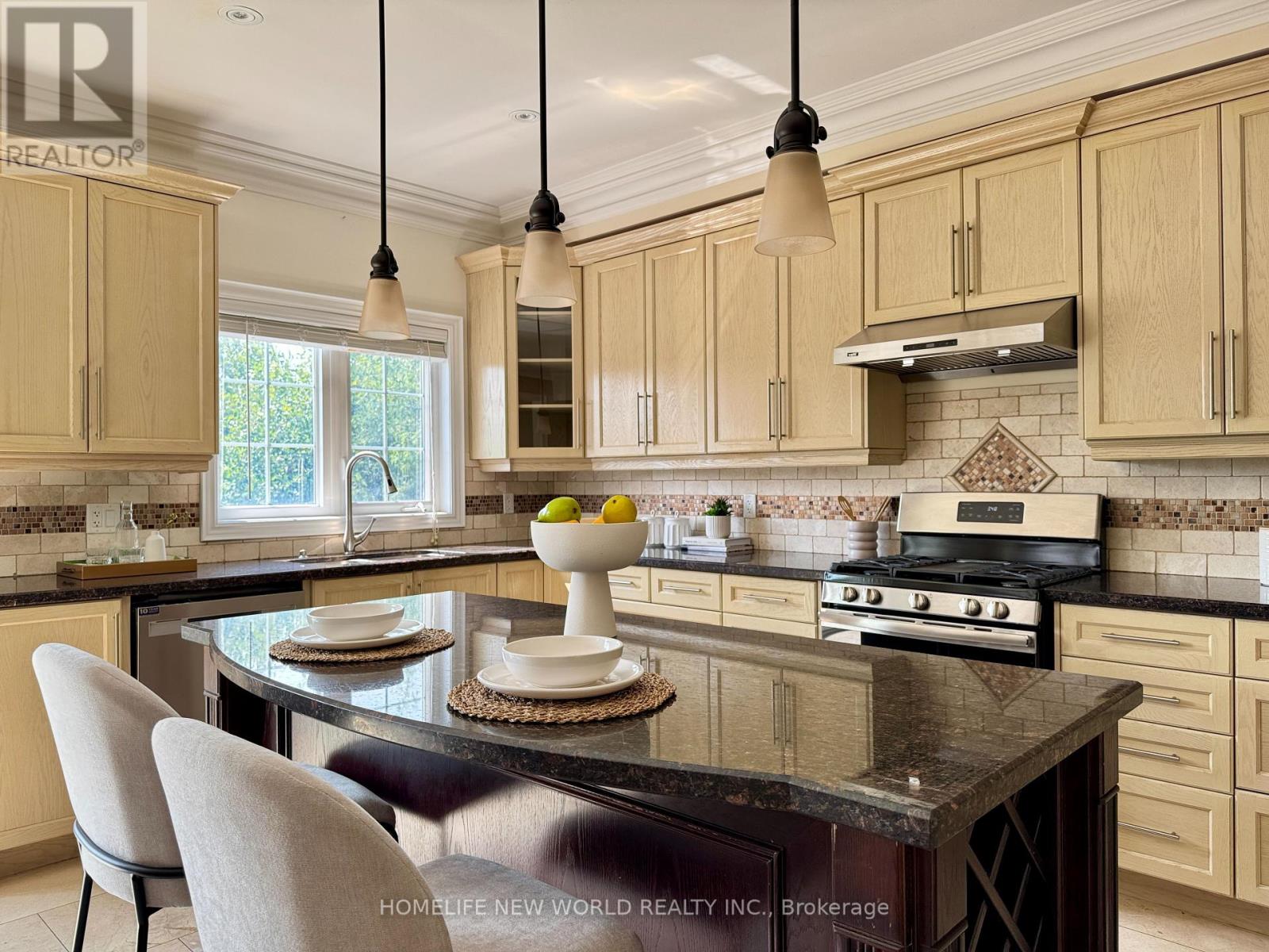 Photo 3 of 117 Lady Karen Crescent, Vaughan ON