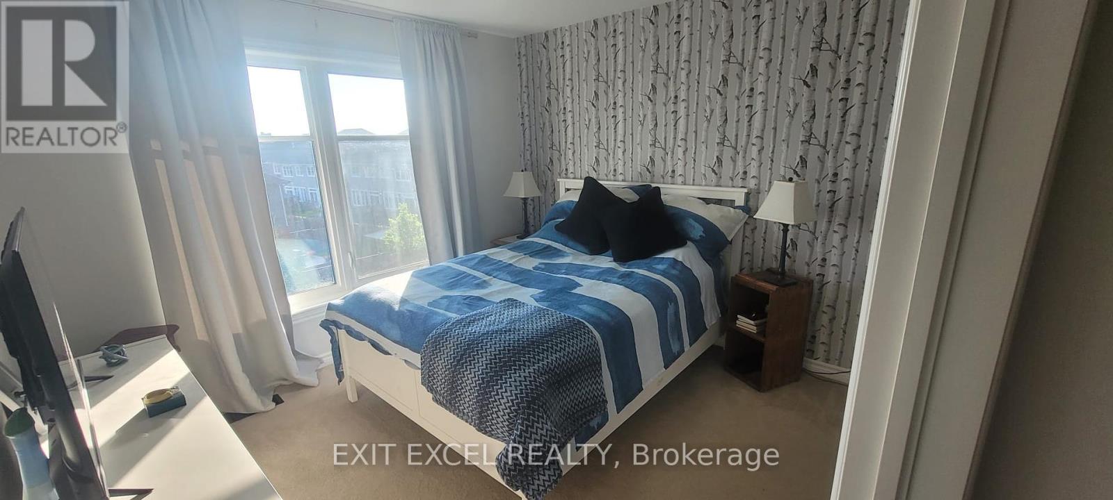 Photo 14 of 568 Labrador Crescent, Ottawa ON