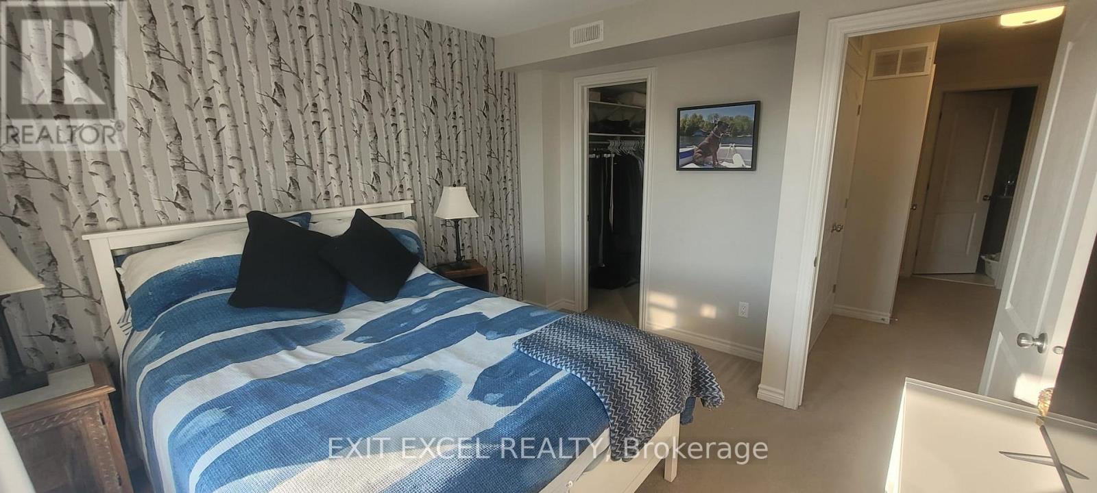 Photo 15 of 568 Labrador Crescent, Ottawa ON