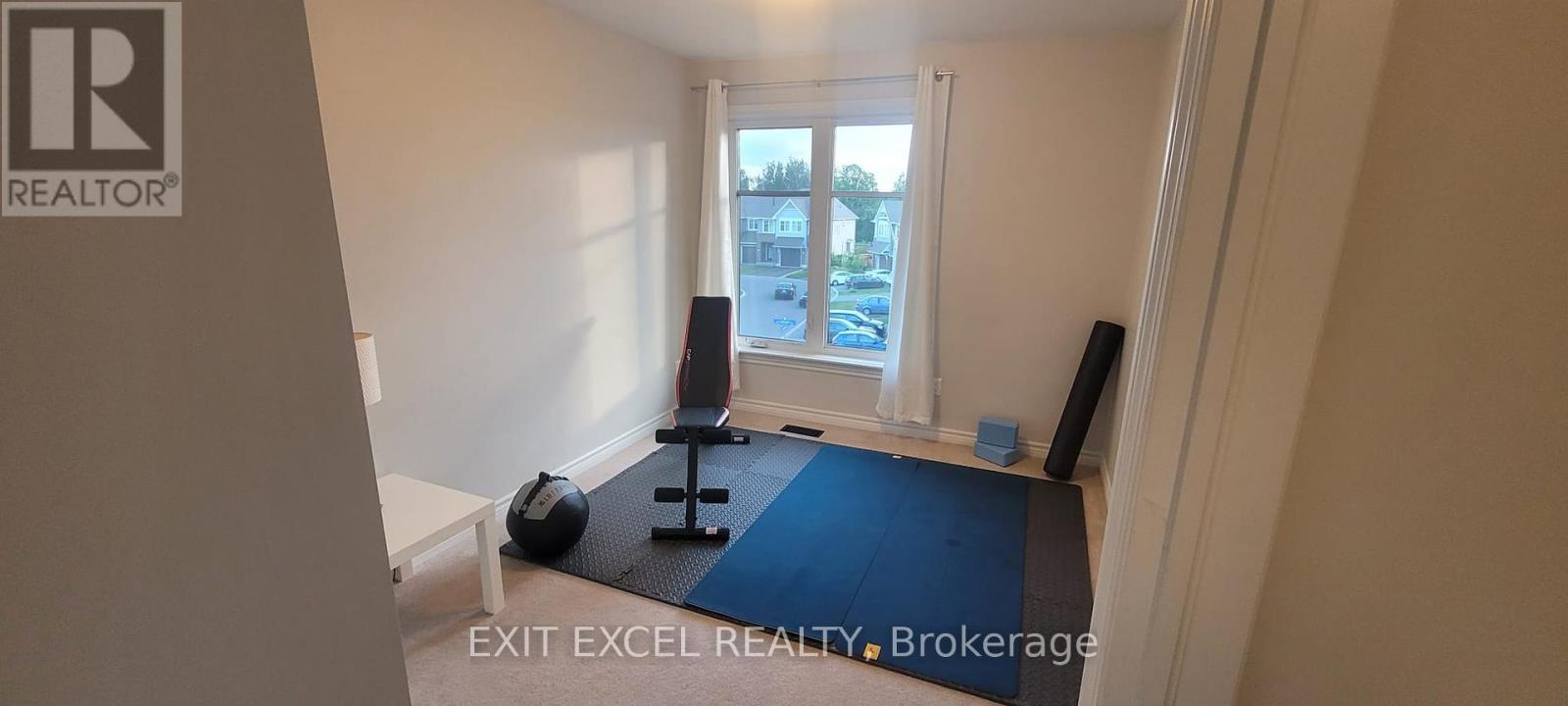 Photo 18 of 568 Labrador Crescent, Ottawa ON