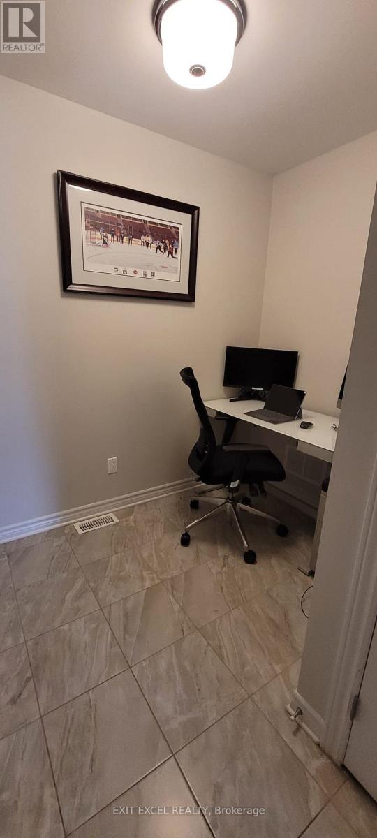 Photo 6 of 568 Labrador Crescent, Ottawa ON
