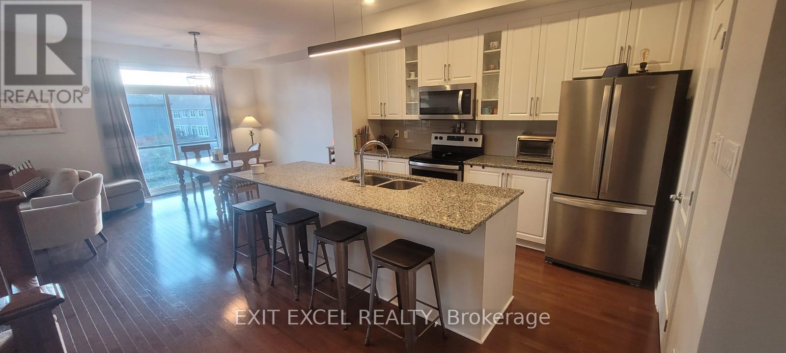 Photo 7 of 568 Labrador Crescent, Ottawa ON