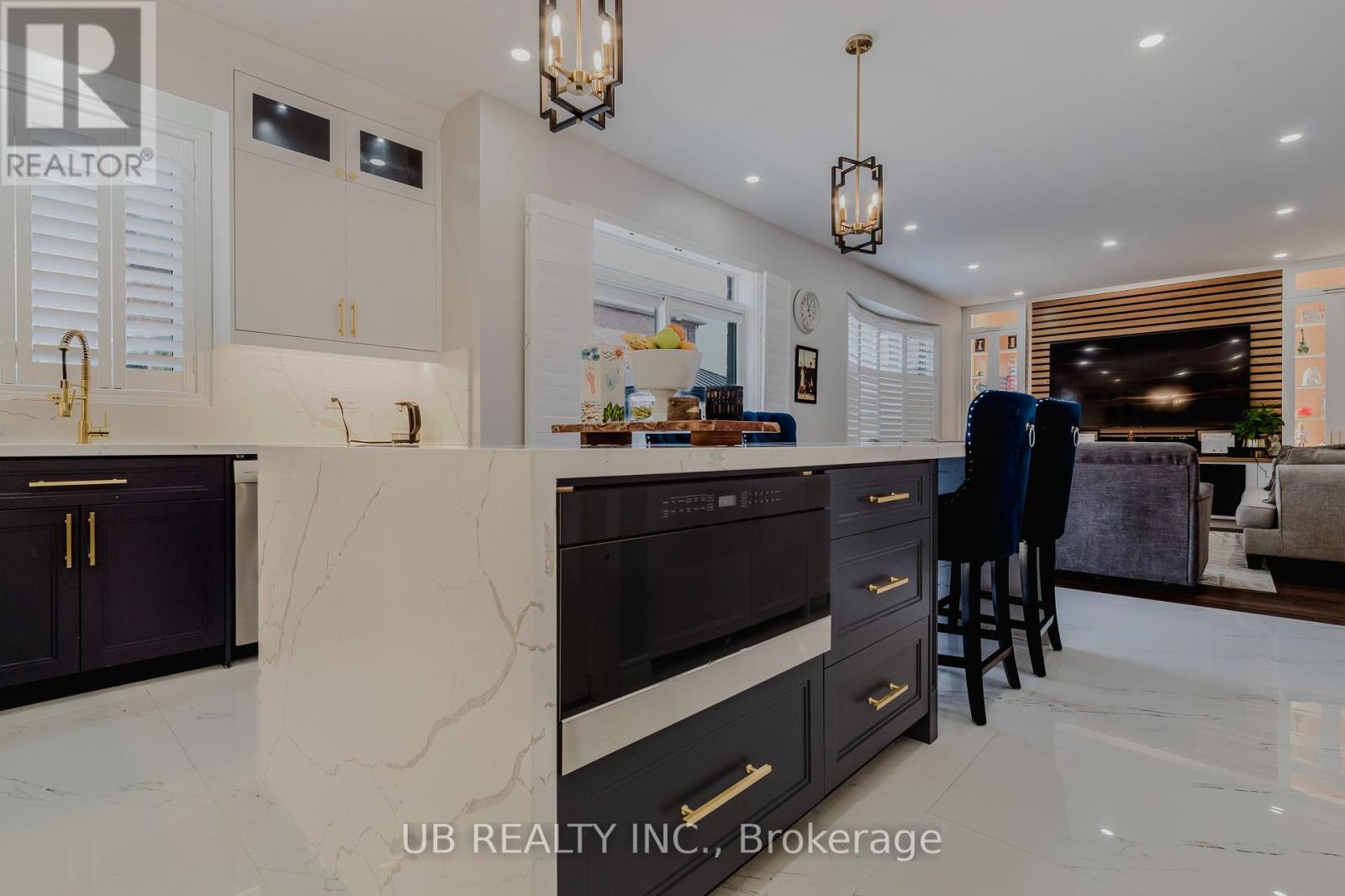 Photo 3 of 8 Menzies Street, Hamilton ON