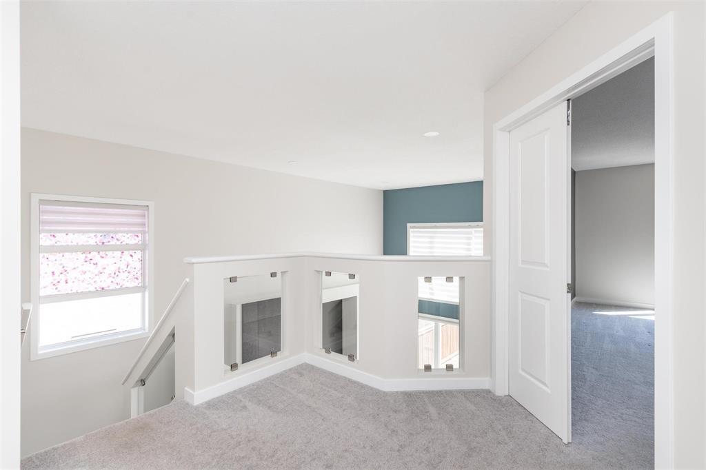 Photo 11 of 22 Bluemeadow Road, Winnipeg MB