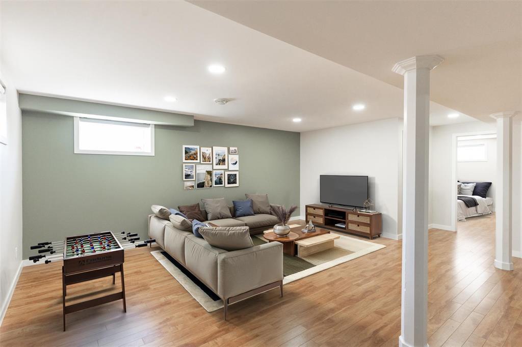 Photo 20 of 22 Bluemeadow Road, Winnipeg MB