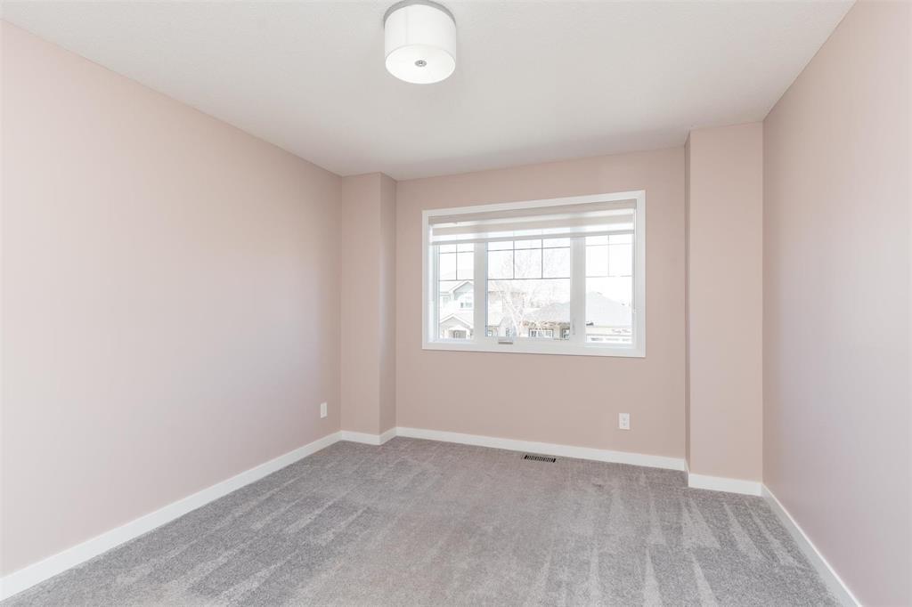 Photo 15 of 22 Bluemeadow Road, Winnipeg MB