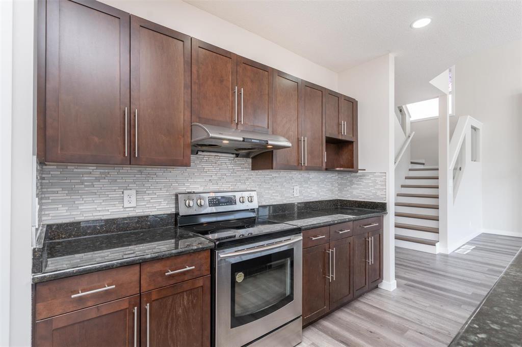 Photo 7 of 22 Bluemeadow Road, Winnipeg MB